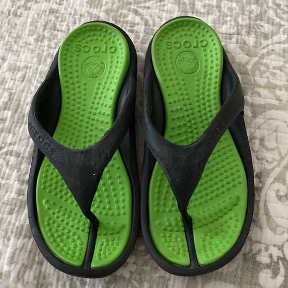 Crocs | Charcoal & Lime Green Athens II Flip-Flop - Unisex - Picture 7 of 12